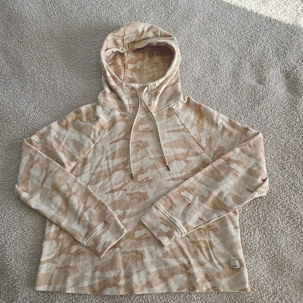 VUORI Women's Beach Essential Hoodie Beige Bisque Camo Camouflage XS